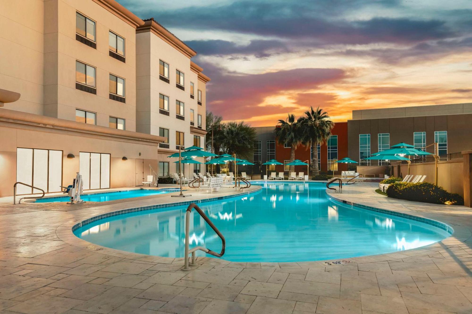 Doubletree By Hilton Phoenix-Gilbert Bagian luar foto