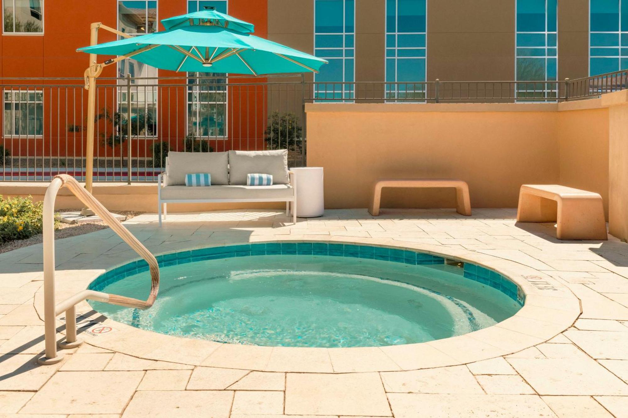 Doubletree By Hilton Phoenix-Gilbert Bagian luar foto