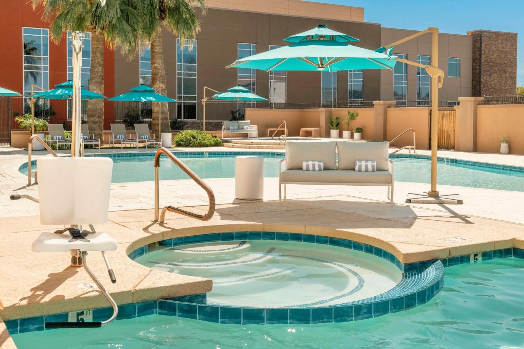 Doubletree By Hilton Phoenix-Gilbert Bagian luar foto